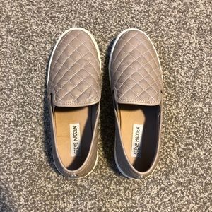 Steve Madden slip ons